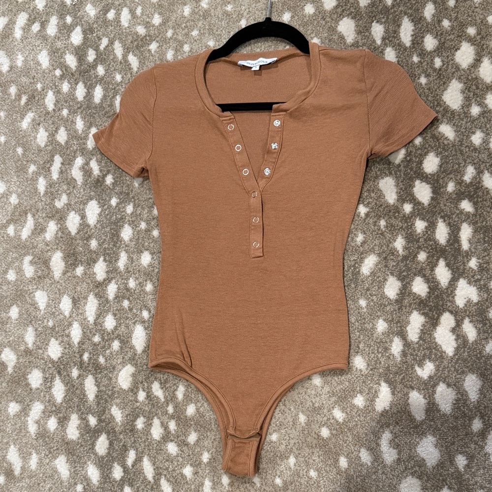Olivaceous Tan Ribbed Bodysuit. Size S - Picture 2 of 7